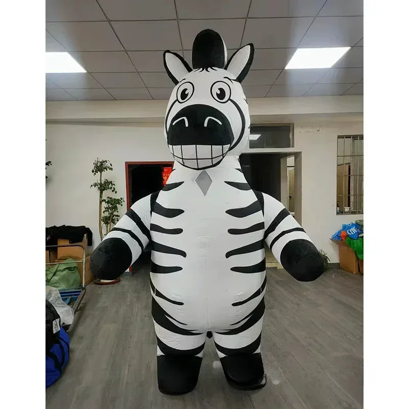 大人用、全身を覆う、ふわふわ素材のゼブラの着ぐるみ。パーティ - Event & Party Supply Photos のレビューと価格