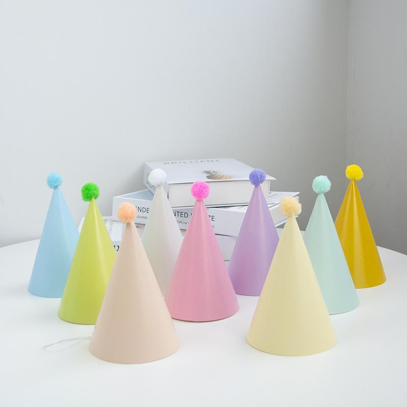 5個、6個、9個、12個入りの、ポンポン付きの軽量紙製コーン - Party Hat Cone のレビューと価格